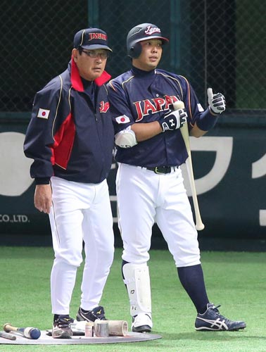 第３回ＷＢＣで日本代表監督を務めた山本氏（左）は阿部主将を中心としたチームづくりを行った