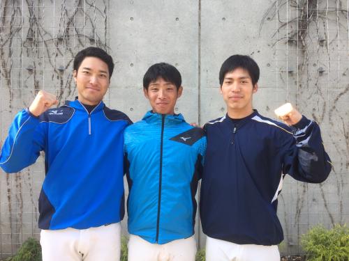 明大・新チームが始動し、気合を見せる３年生の（左から）水野、竹村、斎藤
