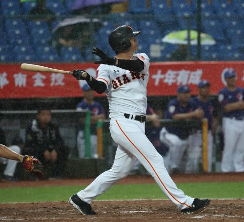 巨人ｏｂ 台湾ｏｂ ９回無死満塁 同点となる中越え二塁打を放つ高橋監督 スポニチ Sponichi Annex 野球