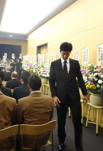 作新学院野球部元監督の山本理氏の葬儀・告別式に参列した早大・石井