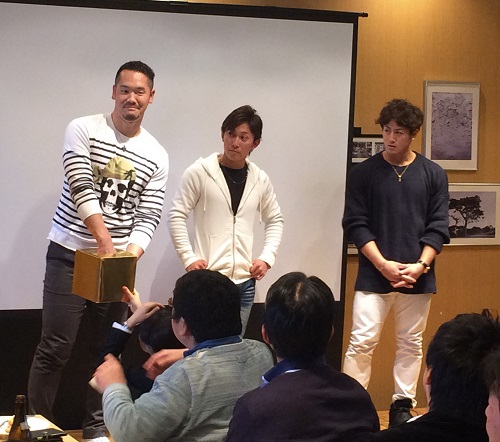 ファンミーティングに参加した（左から）オリックスのＴ―岡田、西野、小田