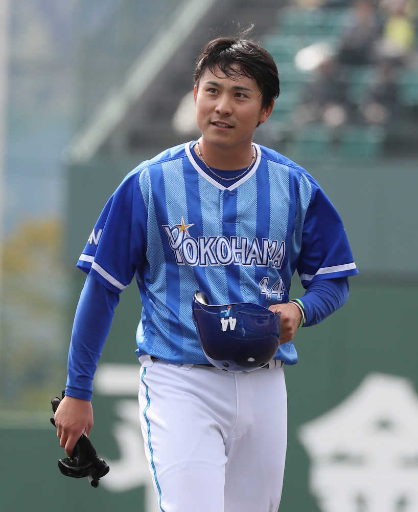 ＜楽・Ｄ＞２回、佐野は地元・岡山で２点打を放ちファンの声援に笑顔を見せる