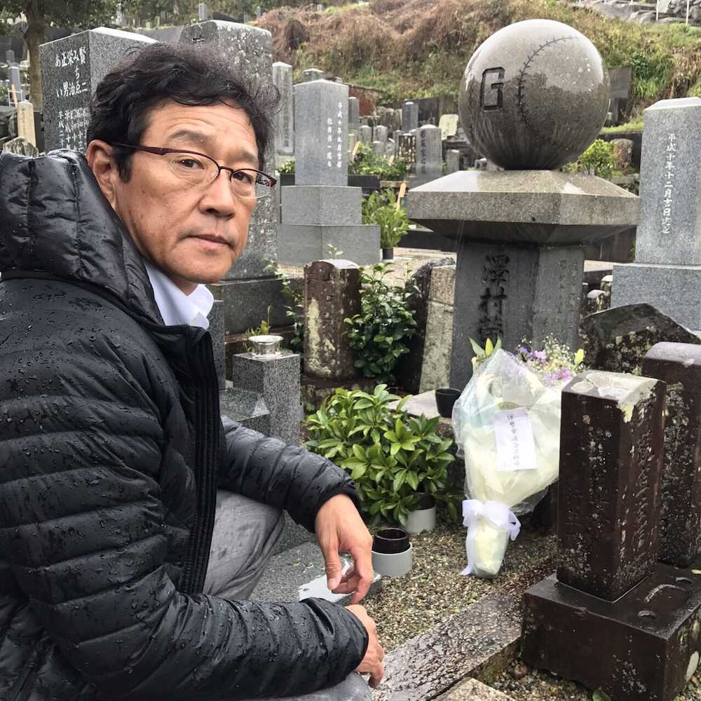 三重県伊勢市内で沢村栄治氏の墓参りをした日本ハム・栗山監督