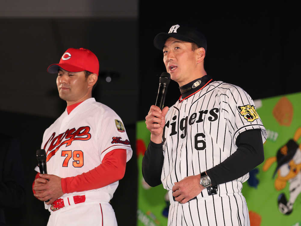 開幕投手を答える広島・緒方監督（左）と阪神・金本監督