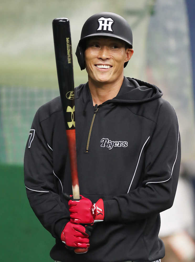 阪神練習でバットを手に笑顔の糸井 ― スポニチ Sponichi Annex 野球