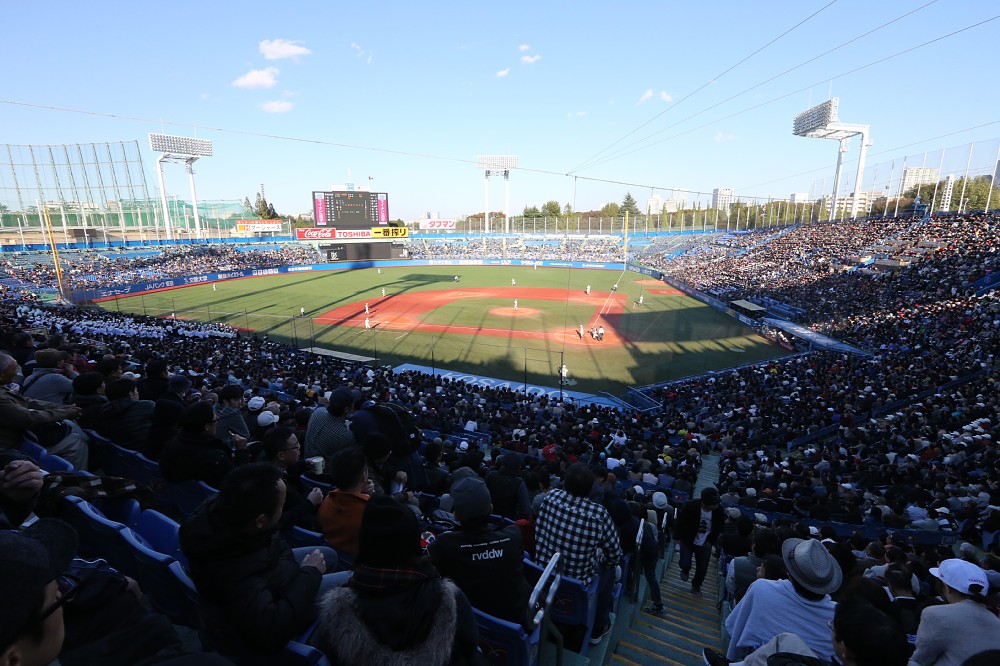 春季東京大会決勝戦の早実―日大三が外野席を開放されて開催される可能性が浮上した神宮球場
