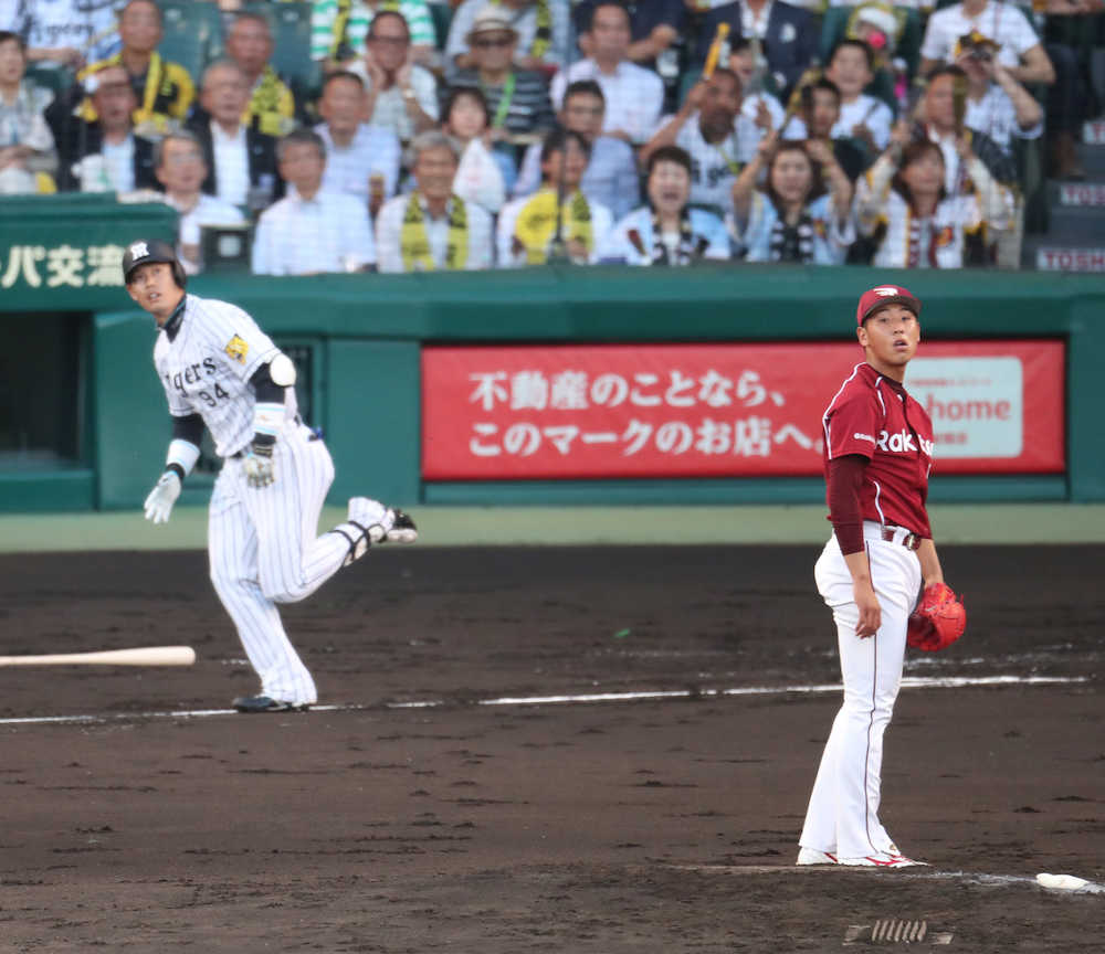 ２回１死一塁、阪神・原口（奥）に先制２ランを浴びた楽天・藤平　　