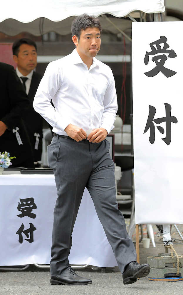 元投手コーチの森慎二氏の告別式に参列するプロ野球西武の菊池雄星投手
