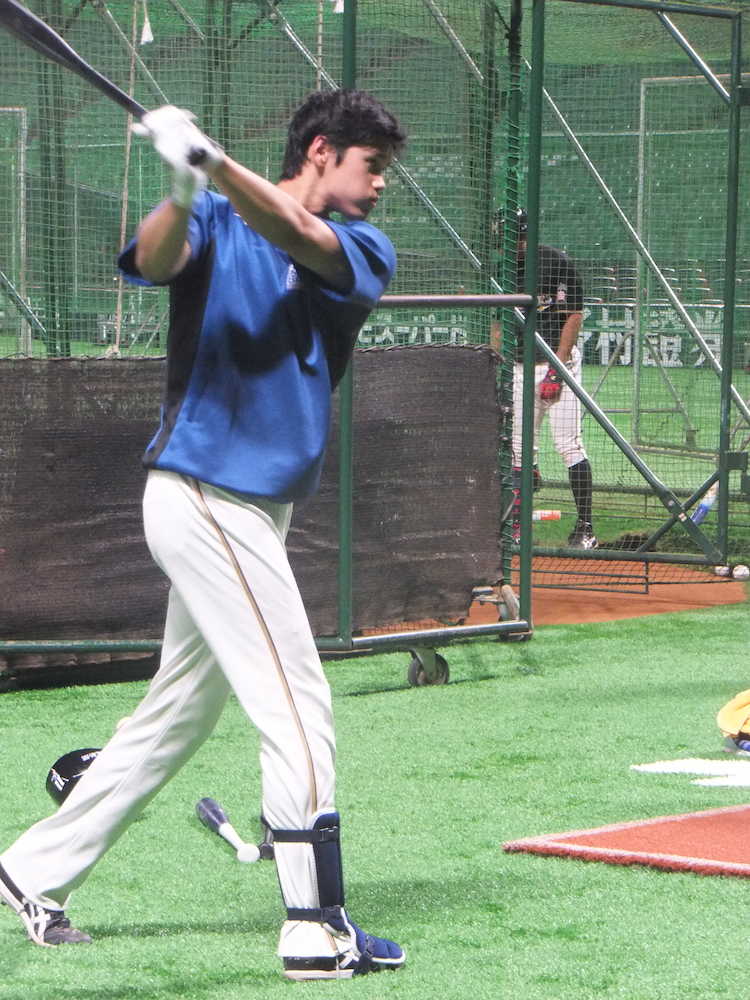 ヤフオクドームで打撃練習を行う日本ハム・大谷