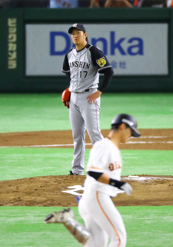 ＜巨・神＞２回１死、石川にソロ本塁打を浴びる阪神・岩貞