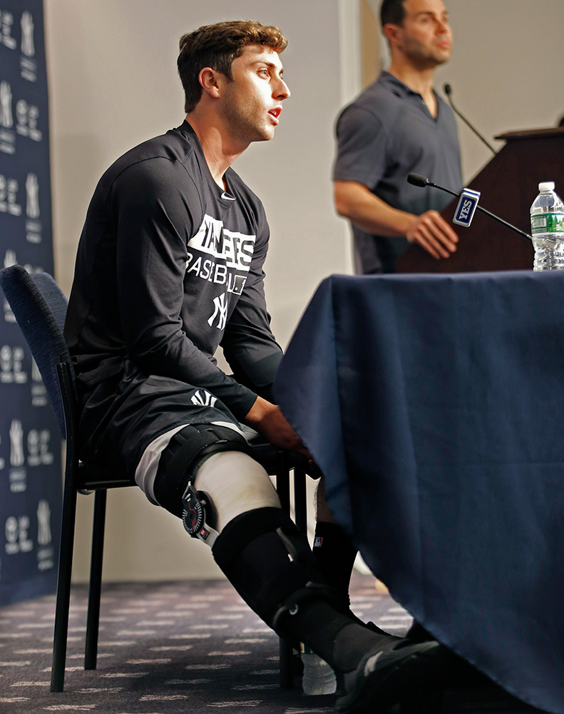 右膝じん帯断裂の大けがを負ったヤンキースのファウラー　（ＡＰ）