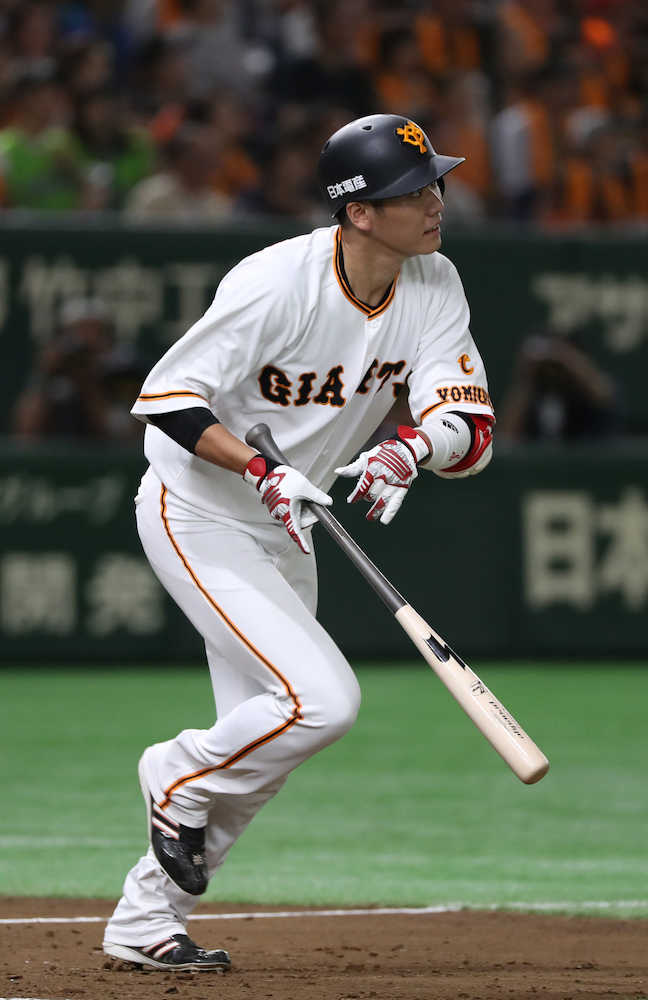 ＜巨・ヤ＞４回無死、坂本勇は中越え二塁打を放つ