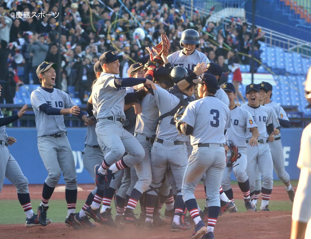 最後のアウトを取りマウンドに集まる ｃ 慶應スポーツ新聞会 スポニチ Sponichi Annex 野球