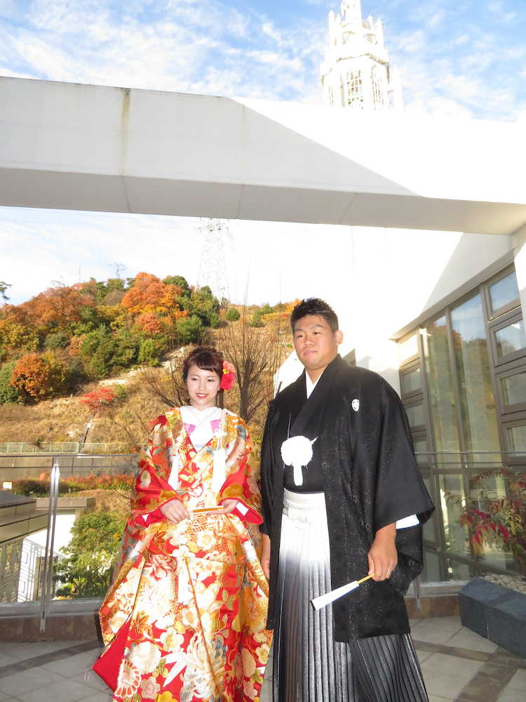 広島市内で挙式し、幸せいっぱいの巨人・田口と芽衣夫人