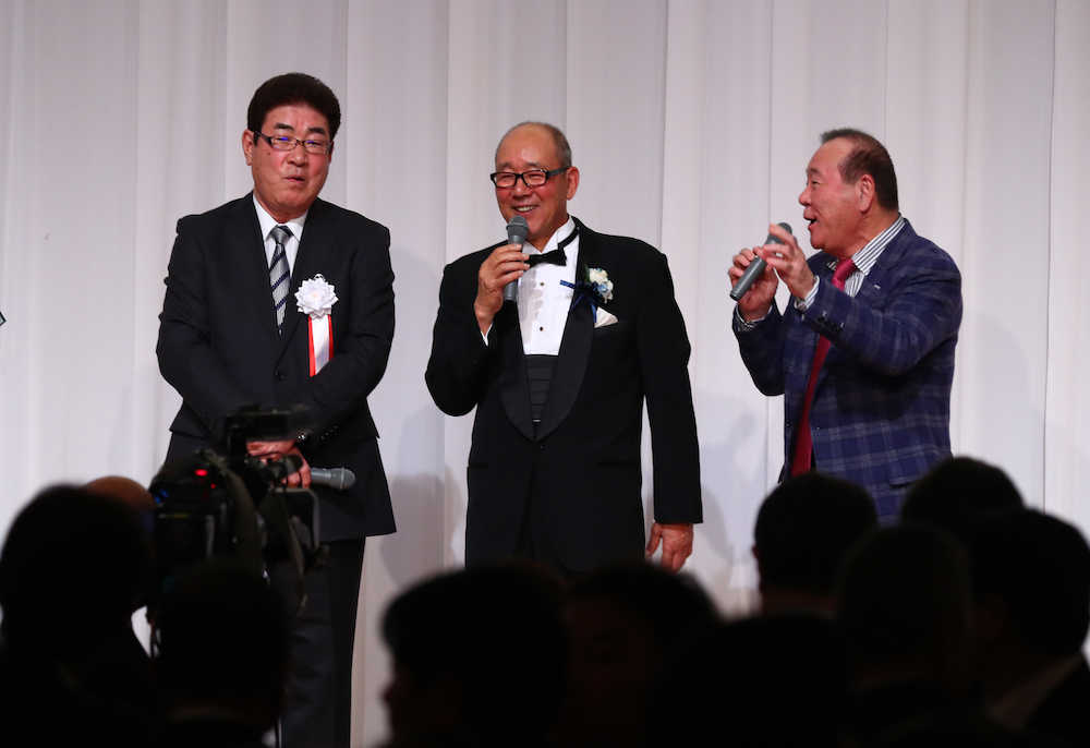 現役時代のエピソードで会場を沸かす（左から）山本氏、平松氏、柴田氏
