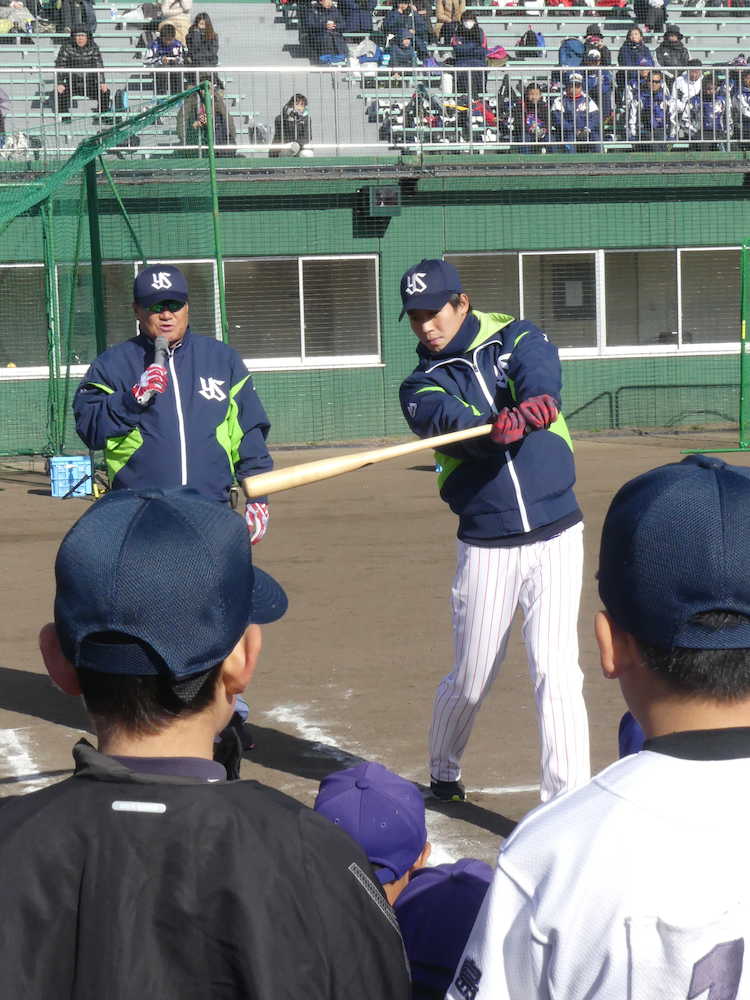 福島県内で野球教室に参加したヤクルトの山田