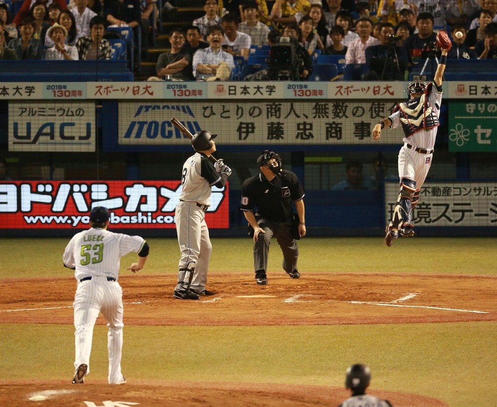 ５月２１日にはヤクルト―阪神戦（神宮）でヤクルト・ルーキの敬遠球が暴投となり決勝点になったシーンも