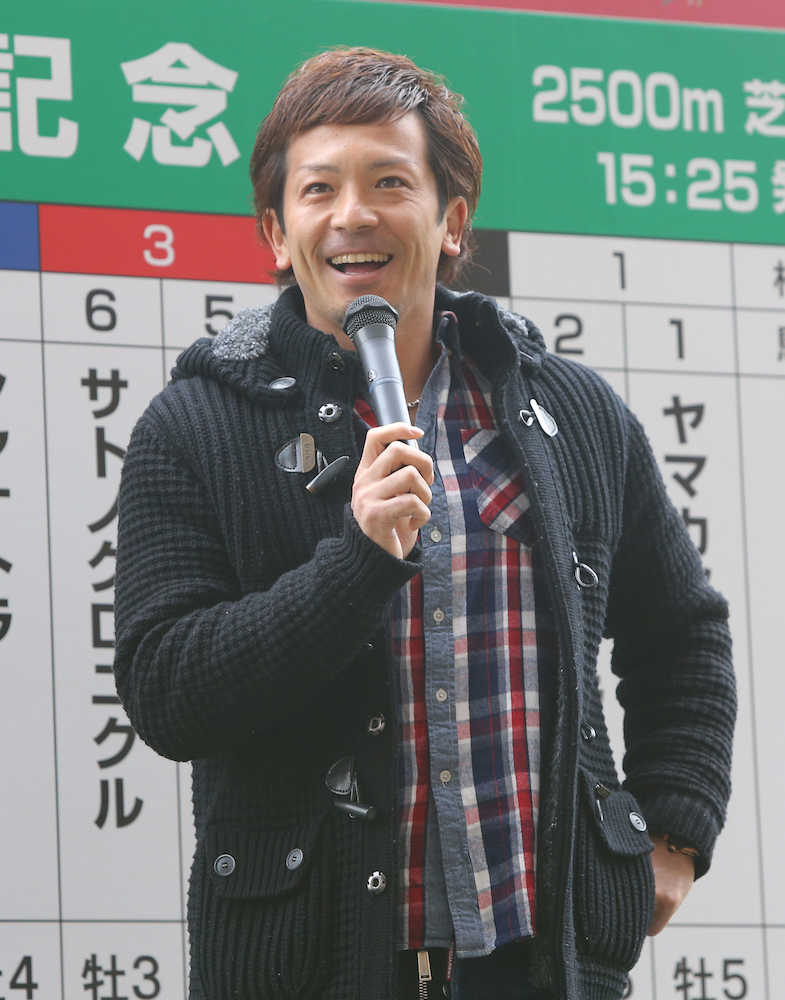 有馬記念を笑顔で予想する松田