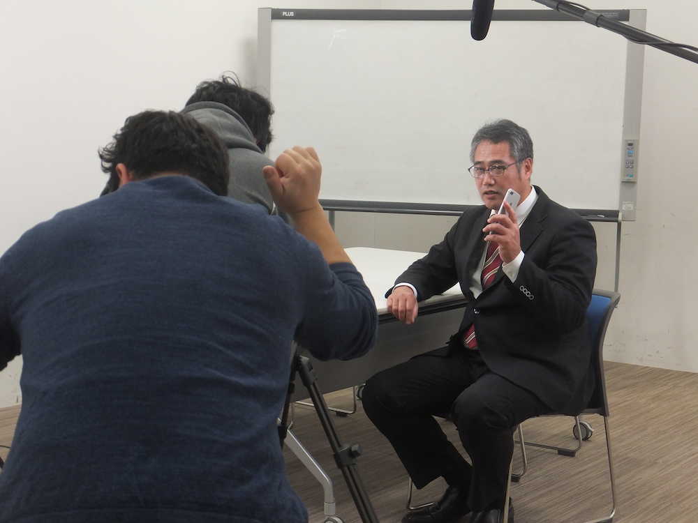 札幌市内の球団事務所でＣＭ撮影を行った日本ハム・木田ＧＭ補佐