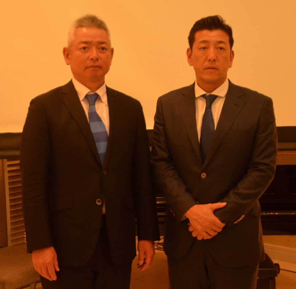 大学日本代表の（左から）生田監督と谷口ヘッドコーチ