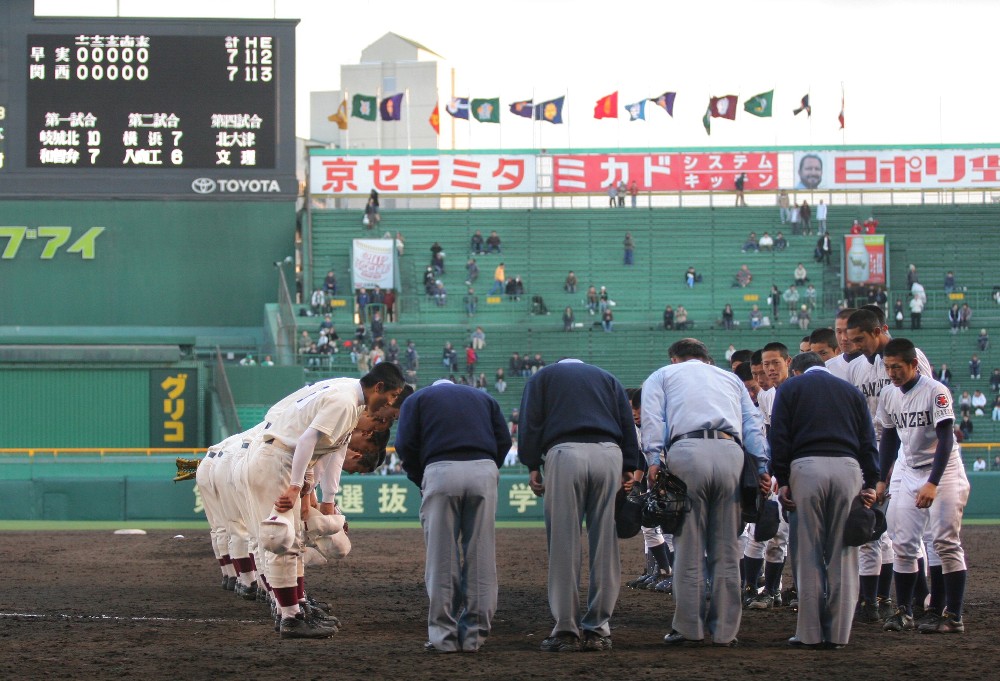 関西ＶＳ早実は延長１５回、７―７の引き分け再試合となった