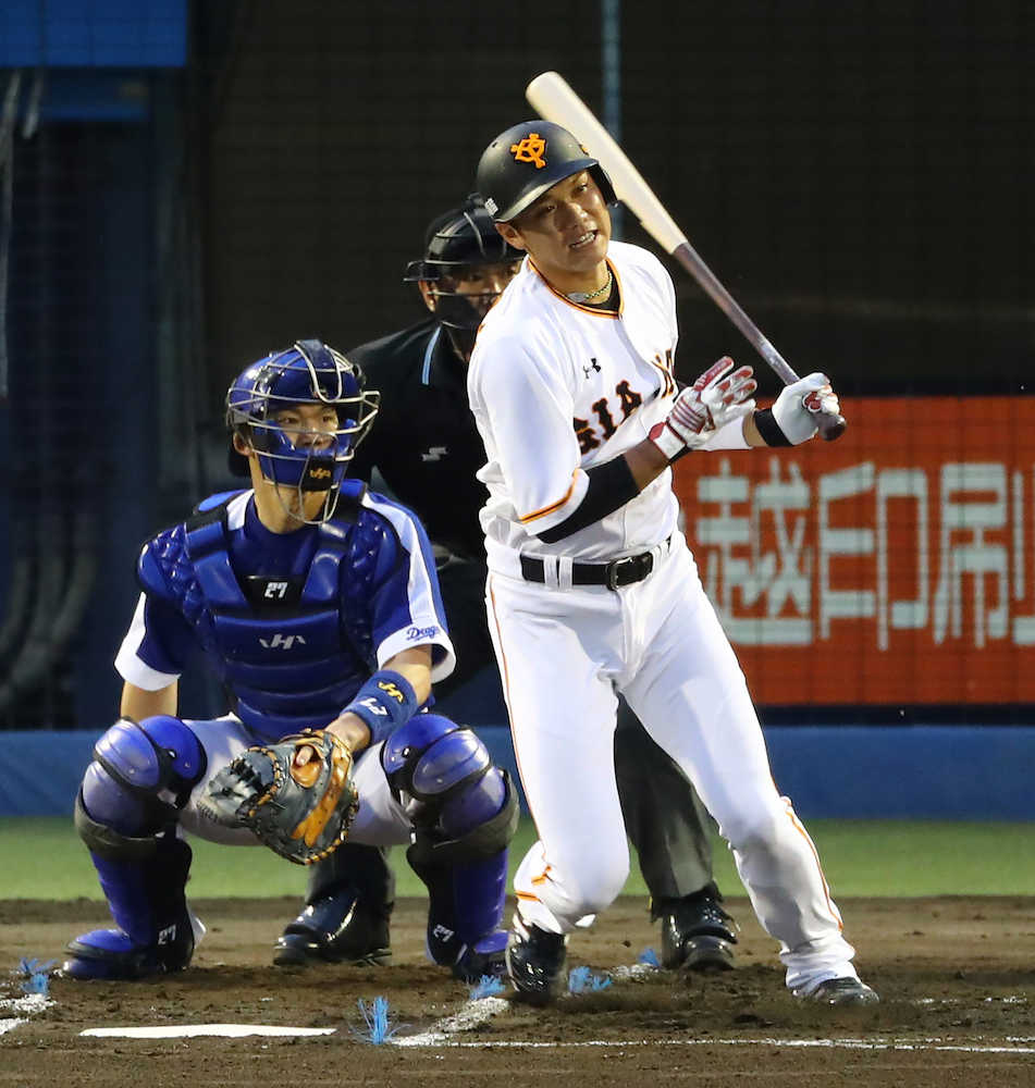 ＜巨・中＞１回、坂本勇は左線二塁打を放ち通算３００二塁打を達成