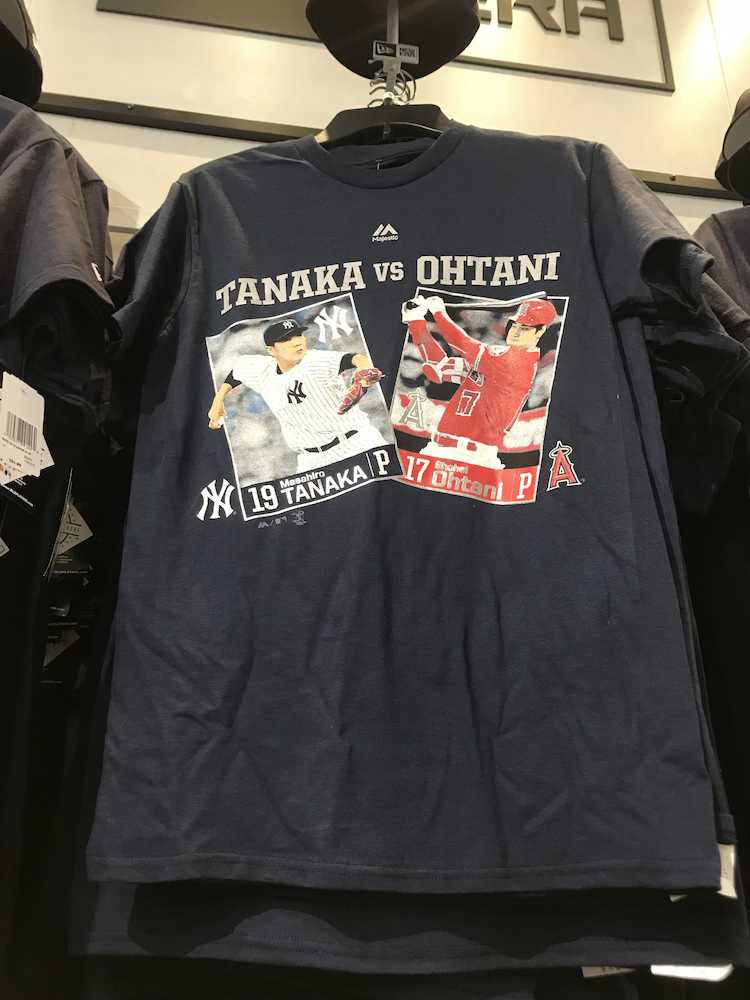 ヤンキースタジアムのグッズショップで販売された「田中ＶＳ大谷Ｔシャツ」