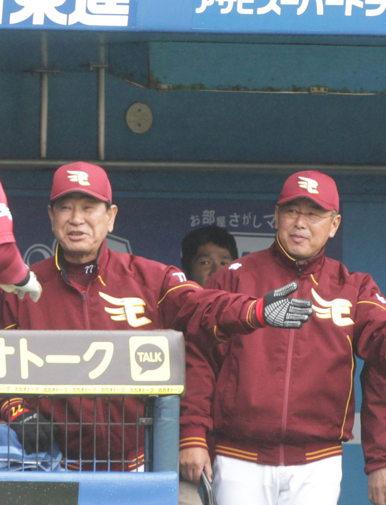 楽天時代の星野監督（左）と仁村薫コーチ