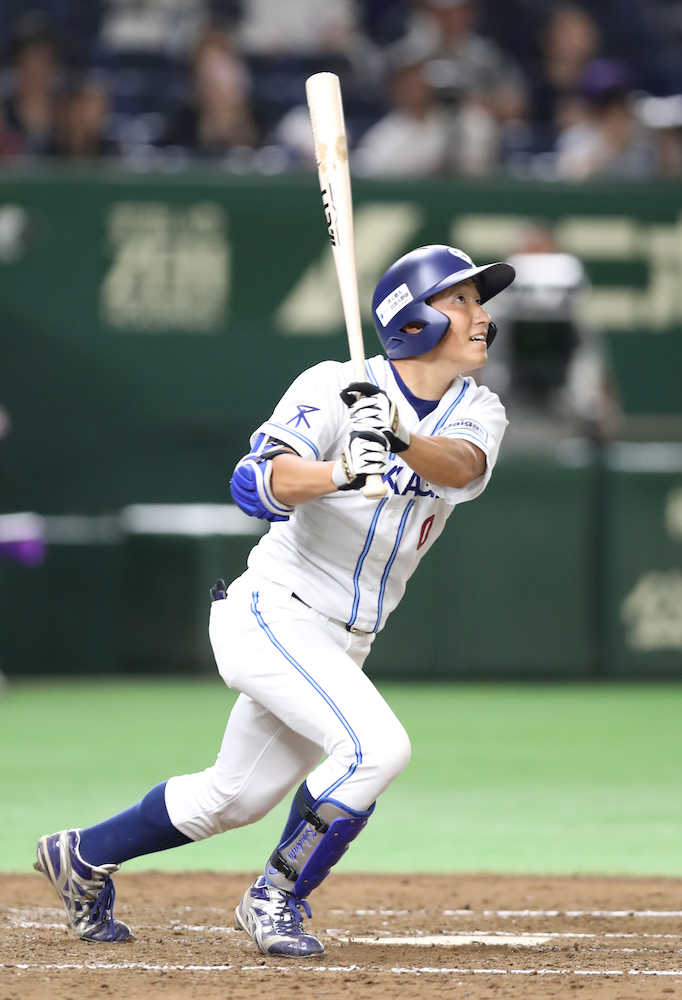 ３回１死二塁、大阪ガス・小深田は右越え本塁打を放つ　（撮影・西川祐介）