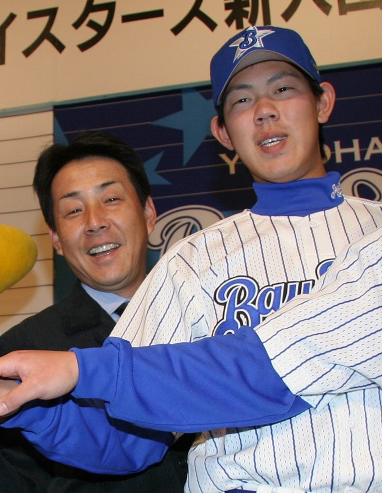 山口俊（右）がプロ入り時に横浜の監督を務めた牛島氏