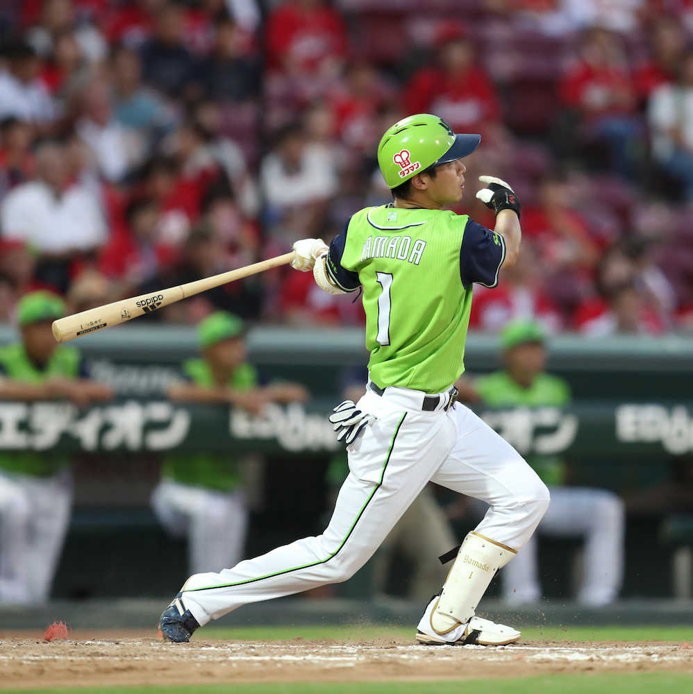 ２回１死満塁、山田哲は左越えに満塁本塁打を放つ（撮影・坂田　高浩）