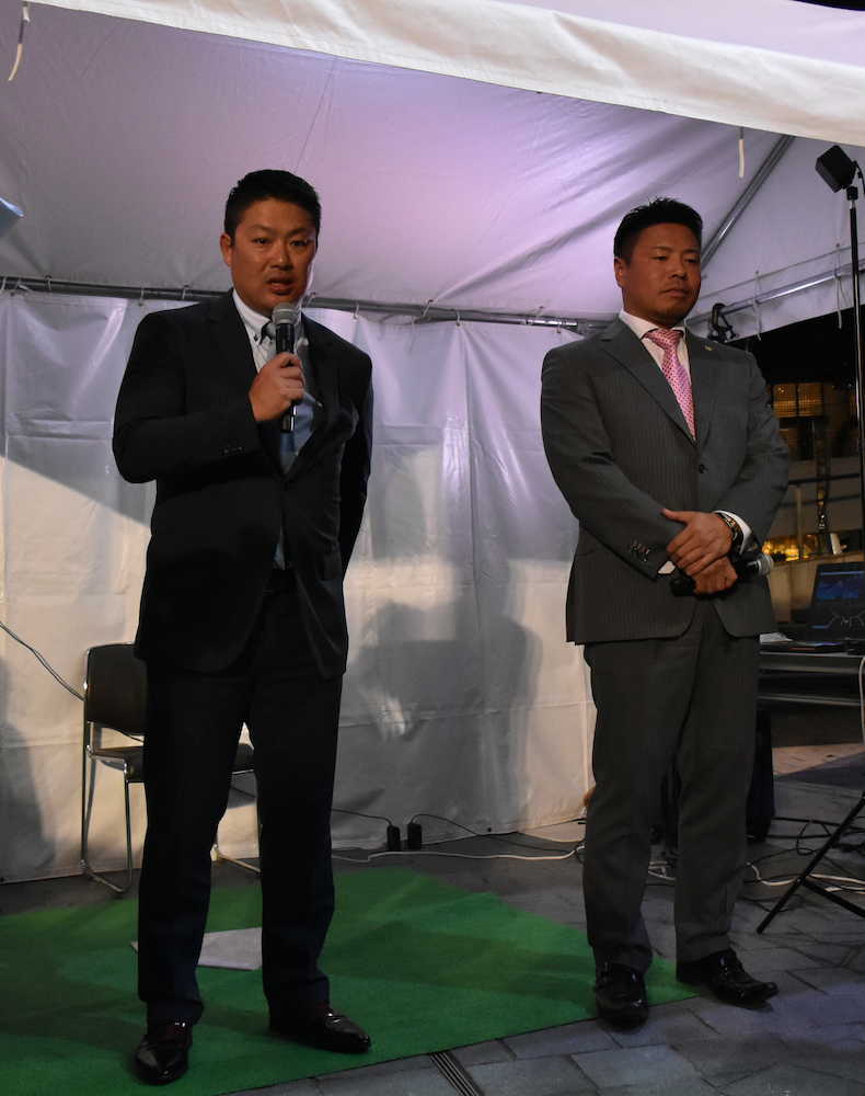 都内のトークイベントに参加した村田氏（左）と岩村氏