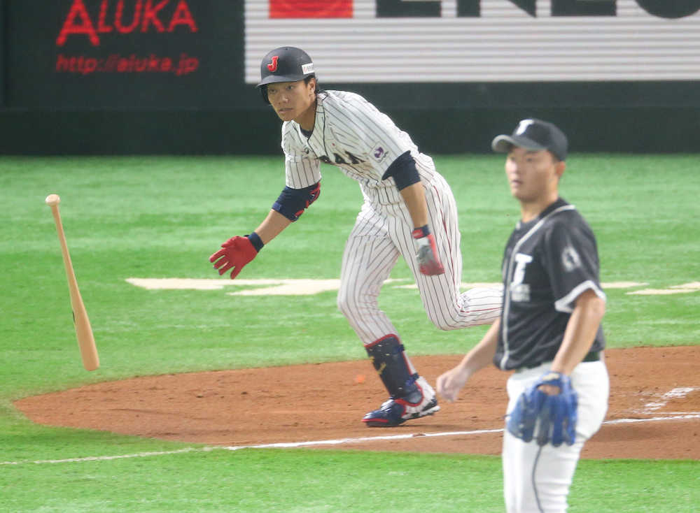 ＜日本・台湾＞６回１死、田中和は右中間にチーム初安打となる二塁打を放つ（撮影・北條　貴史）　