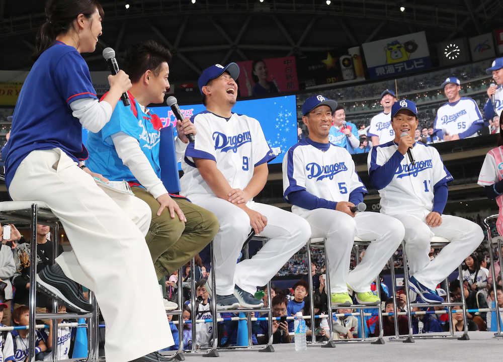 横浜高校出身トークショーで後輩の（右から）柳、福田と爆笑トークを繰り広げる松坂（撮影・椎名　航）
