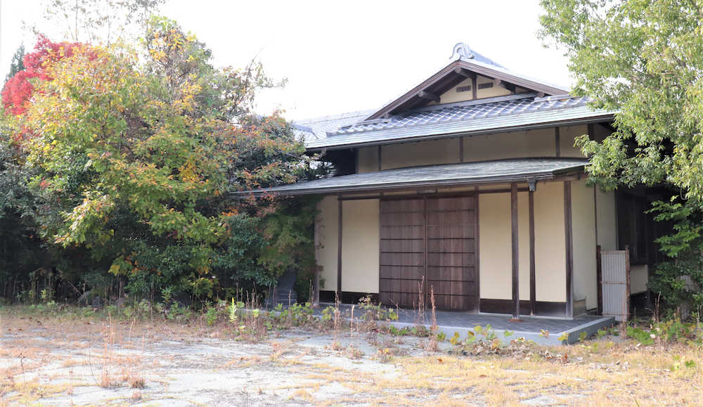 旧松方邸、松楓閣は移築先の東条の森カントリークラブに今も建っている