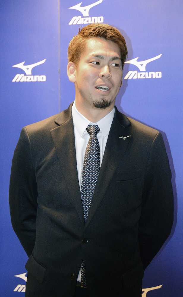 ミズノのイベントに出席後、記者の質問に答えるドジャースの前田健太投手