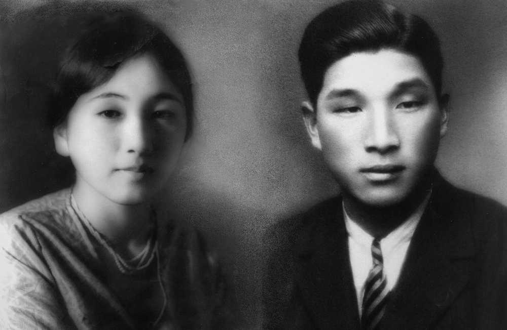 婚約当時、日本の新聞に掲載された西村幸生と東末子さん＝ジョイス津野田幸子さん提供