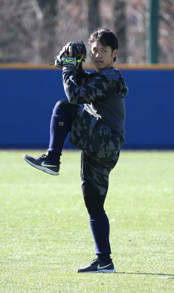【画像・写真】ヤクルト小川　１９年型“脱ライアン投法”披露　改革点は２つ