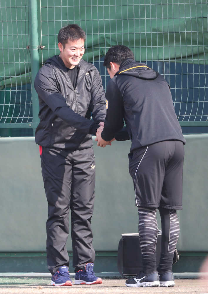【画像・写真】阪神ドラ４斎藤　９４年世代盛り上げる　記念撮影お願いした大山とも同僚に