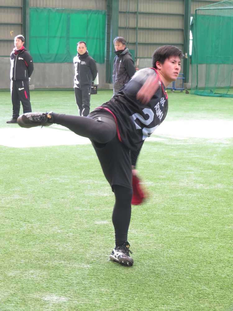 【画像・写真】ロッテのドラ２・東妻、ドラ３・小島がプロ初のブルペン入り