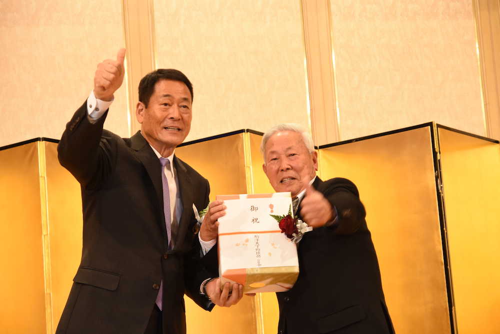 【画像・写真】駒大終身名誉監督に太田元監督が就任「まだまだ健康でいないと」
