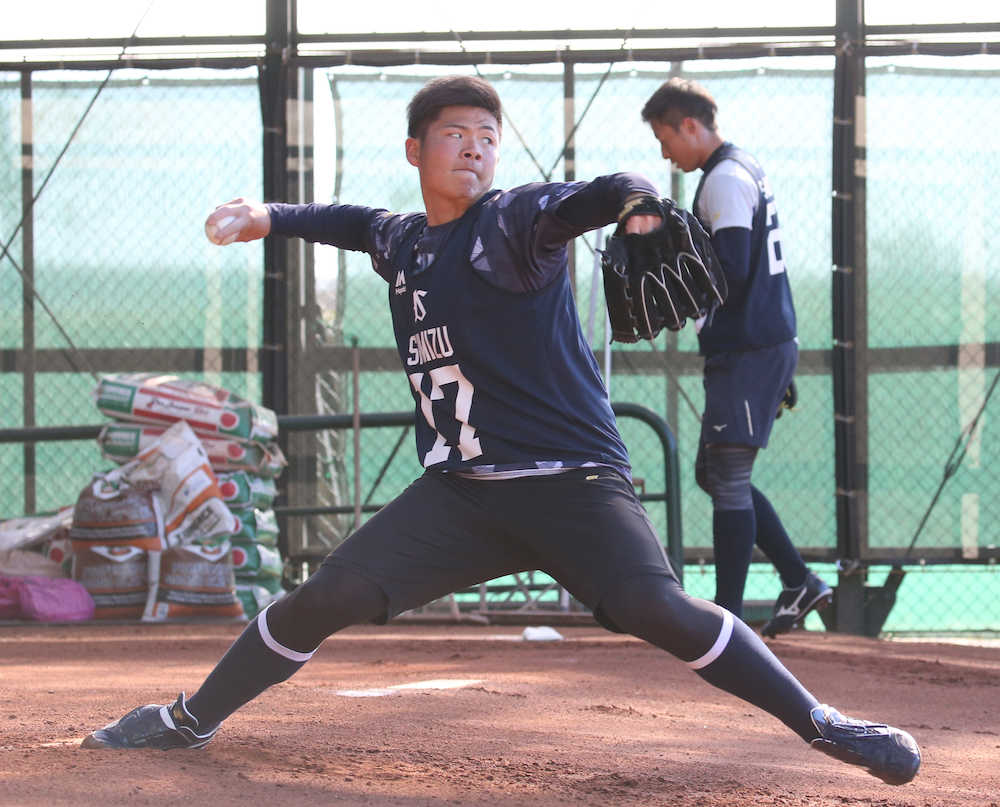 【画像・写真】ヤクルト・ドラ１清水、指揮官前で６度目ブルペン　状態は「まだまだ」