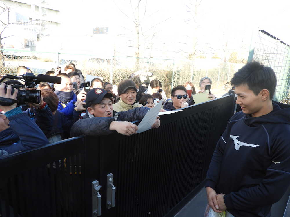 【画像・写真】ロッテ　藤原　バラエティーデビュー　ファン自作応援歌プレゼントに驚き