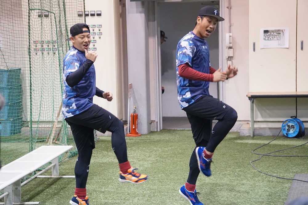 【画像・写真】楽天　松井＆藤平　マー君版Ｕ．Ｓ．Ａ．披露「カーモン、ベイビー、マサヒロ」