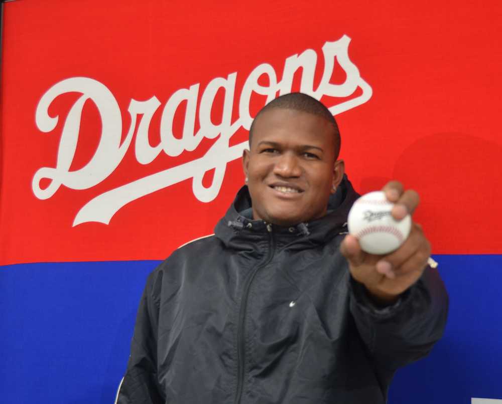 【画像・写真】中日・１６４キロ左腕ロメロ　入団会見「チームを助けるために来た」