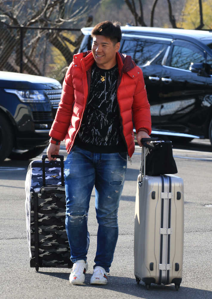 【画像・写真】巨人・炭谷が“初荷出し”　丸はマシン打ち「目慣らし程度」