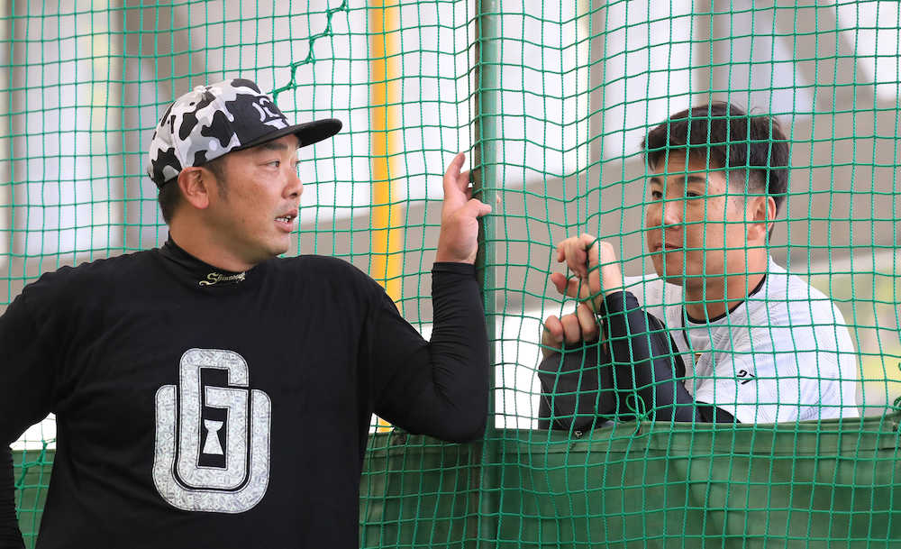 【画像・写真】初日から「捕手・阿部」　初体験の山口感激　中大後輩・鍬原にも助言