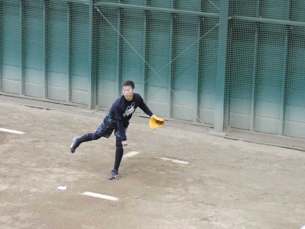 【画像・写真】巨人　上原　ブルペンに入り３３球「まだまだこれから」