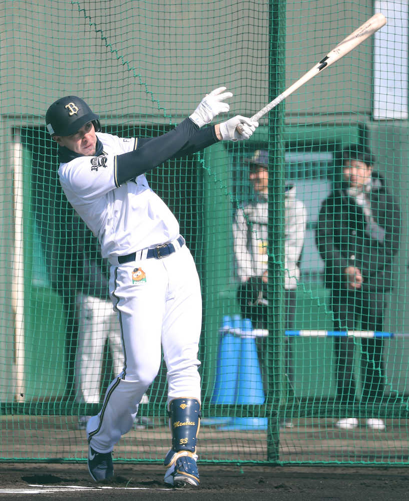 【画像・写真】オリックスの新外国人・メネセス　ランチ特打でサク越え「コンディションはとても良いよ」
