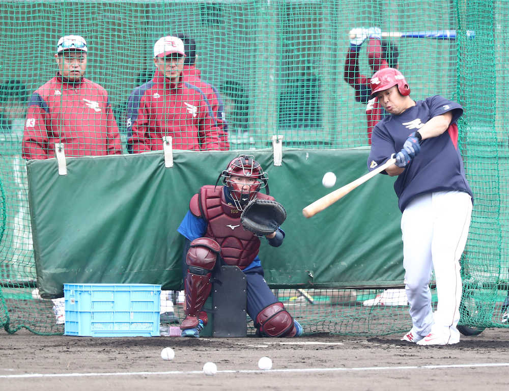 【画像・写真】浅村　楽天ユニ姿は「マジで違和感しかない…」もキャンプ初日に「６割ぐらいの力」で柵越え８本